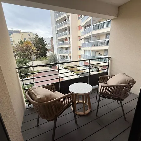 Lägenhet Terrasse Situe Pres De Paris